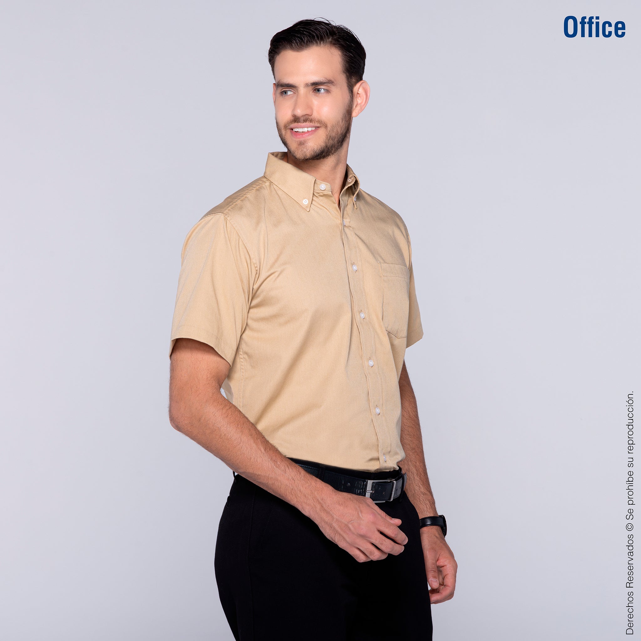 Playera Azul Pantalon Beige Camisa Azul Marino Camisa De Gabardina